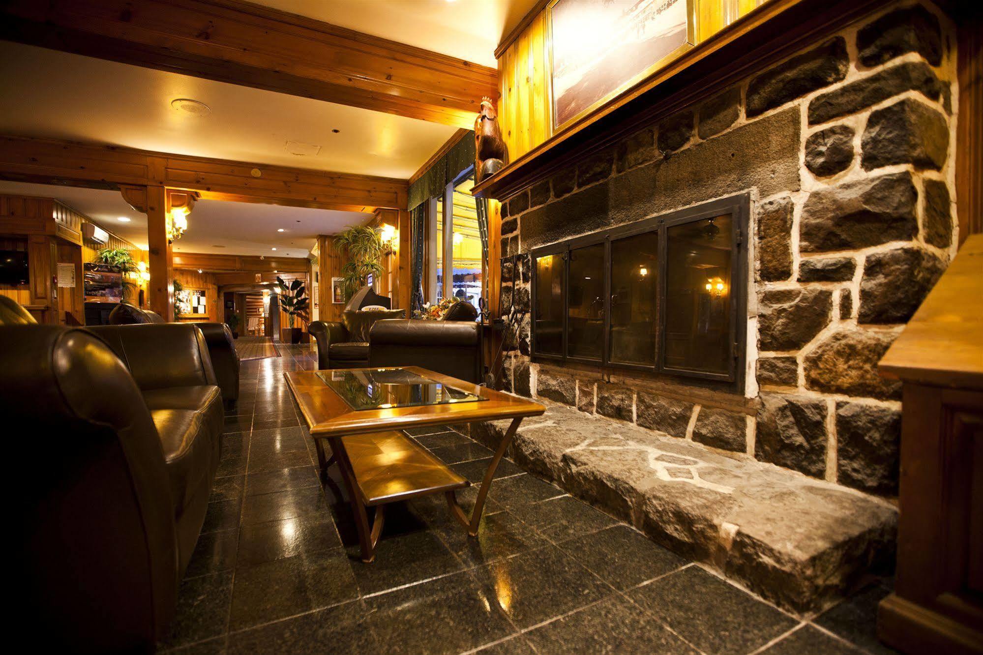Hotel Le Chantecler Sainte-Adele Exterior photo